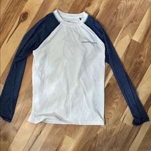 Vineyard Vines White Performance Raglan with Navy Whale-Print Sleeves